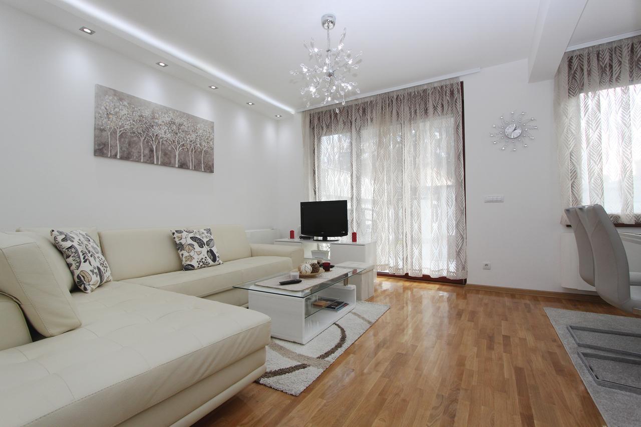 Apartment Joy Belgrade Extérieur photo
